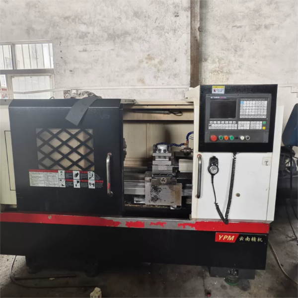 Tornio di precisione CNC CW6130
