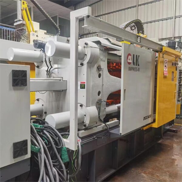 Машина для литья под давлением DCC400