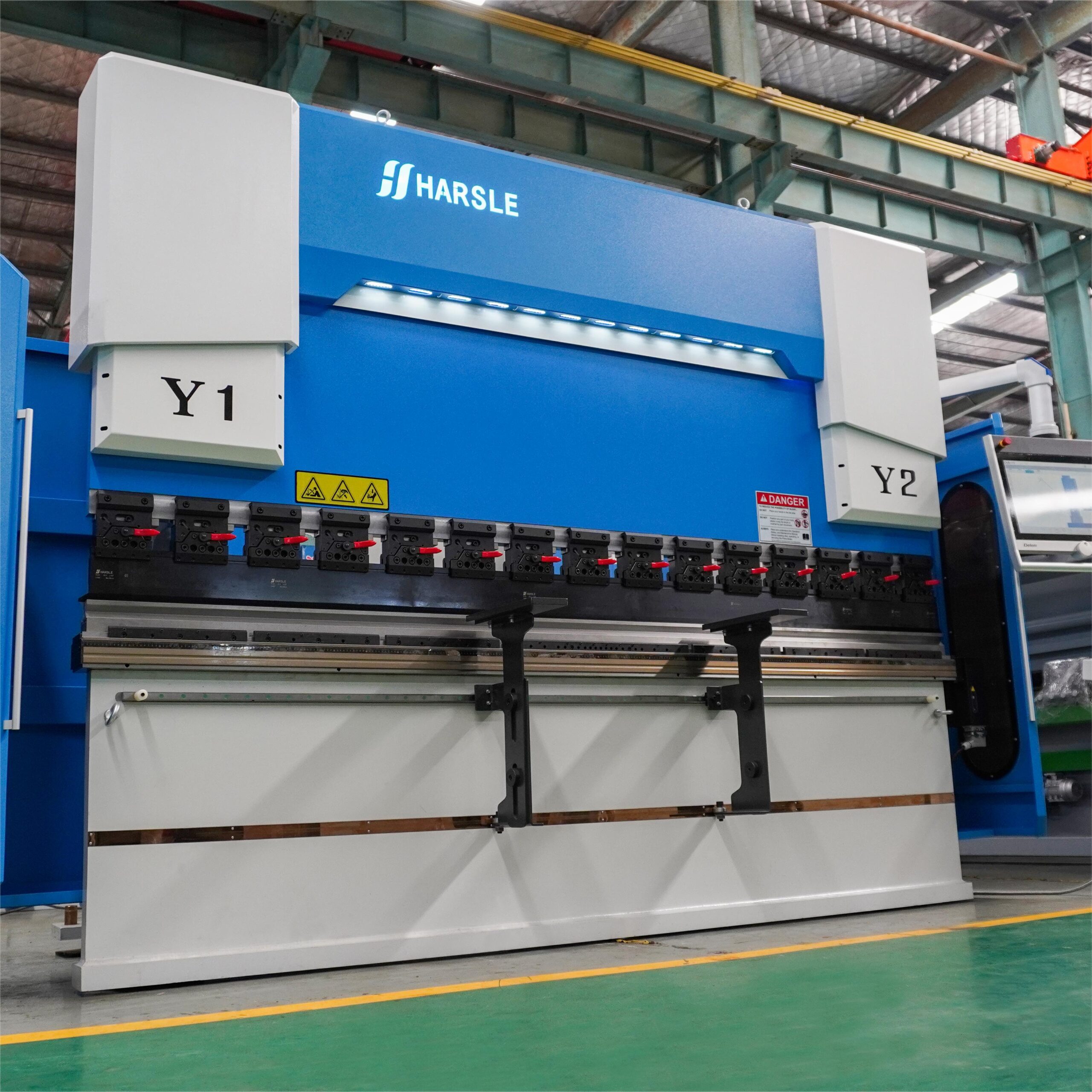 DSC09514 HARSLE WE67K-80T3200 CNC Press Brake