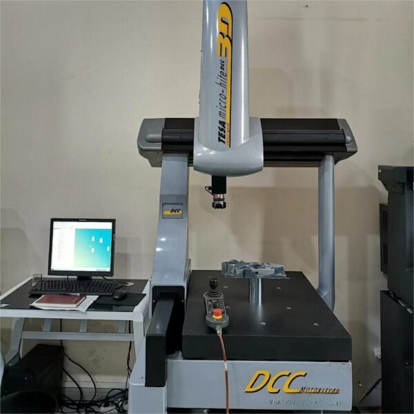 Machine de mesure tridimensionnelle HEXAGON DCC454