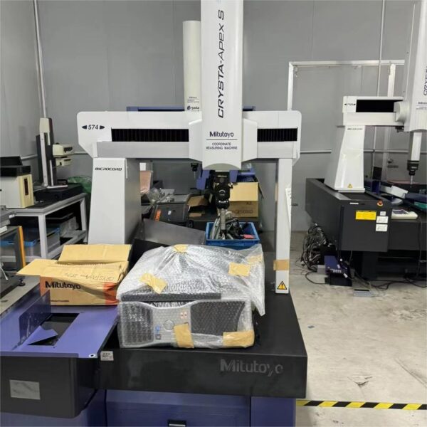 MITUTOYO 574 Coordinate Measuring Machine