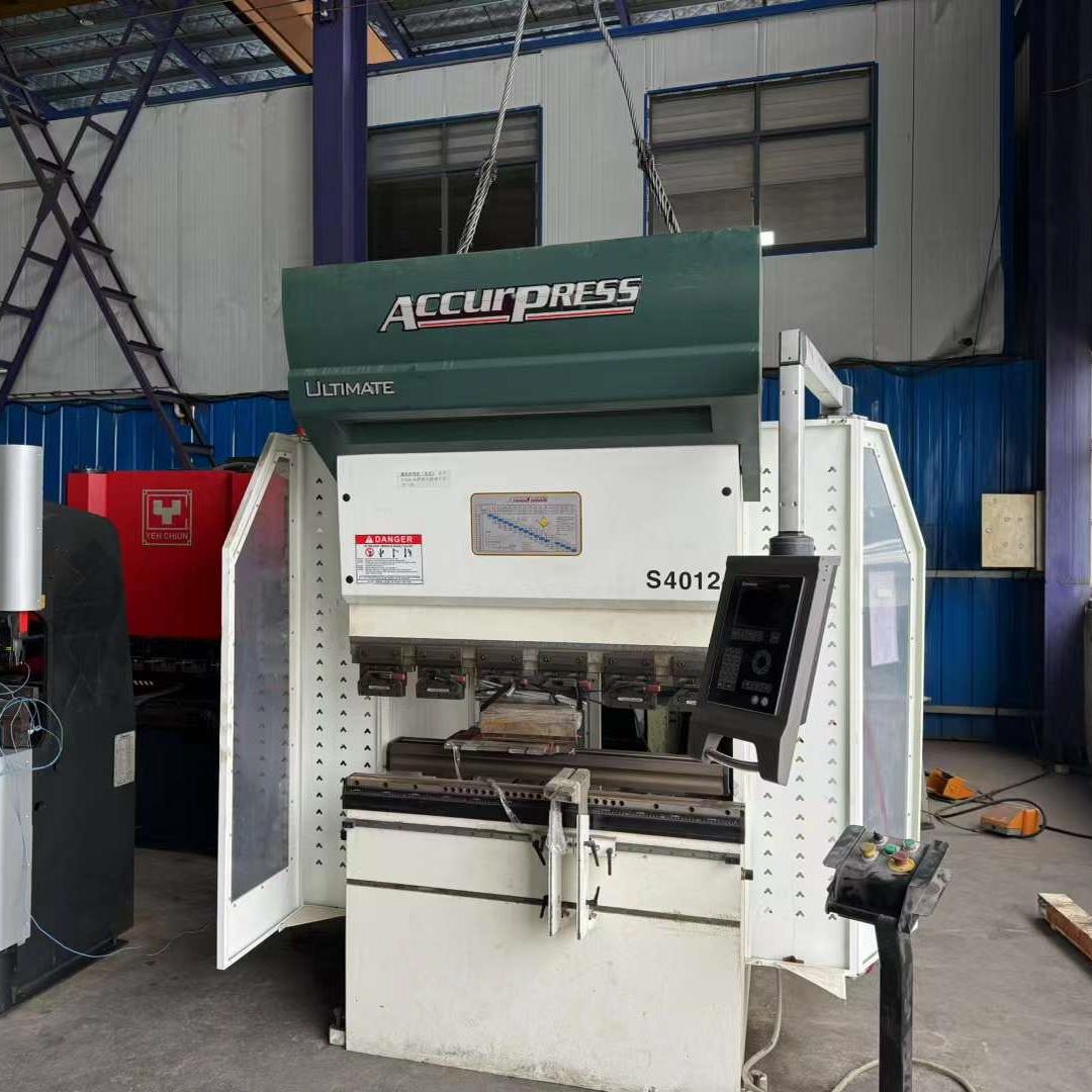 Presse plieuse CNC S4012 d'occasion Presse plieuse CNC S4012 d'occasion