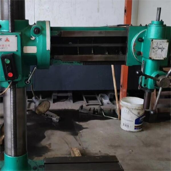 เครื่องเจาะแขนเรเดียล Z3132C