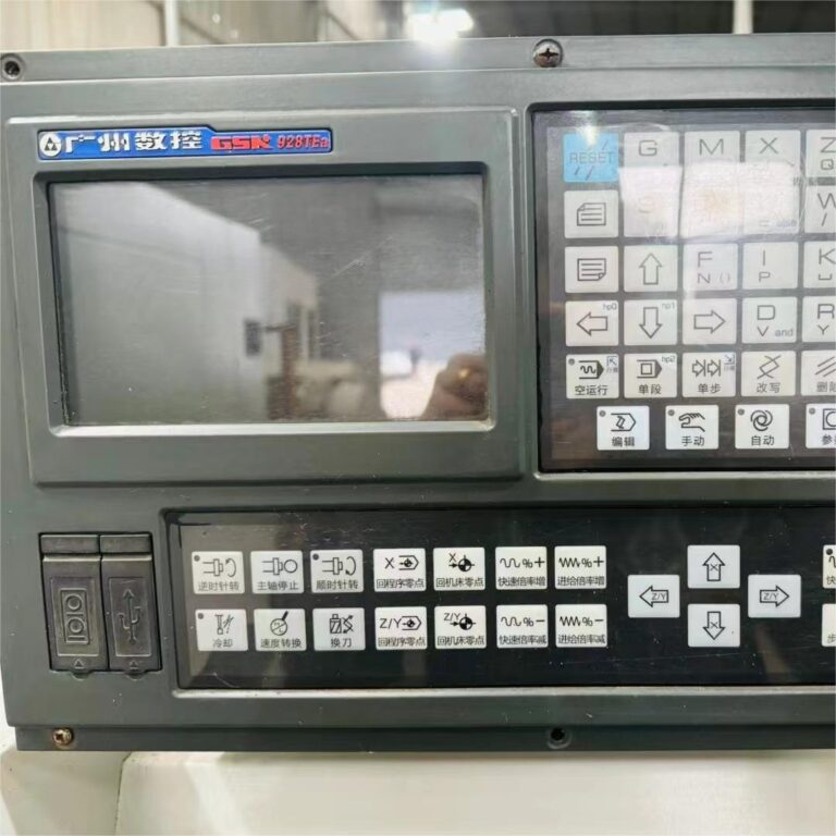 Torno CNC duradero CK0636Z