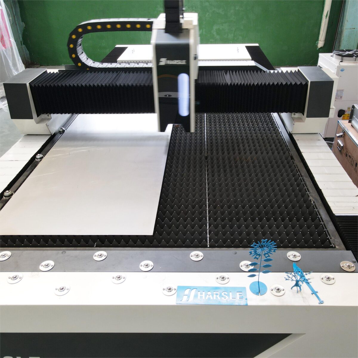 HARSLE HS-1000W3015 Laser Cutting Machine
