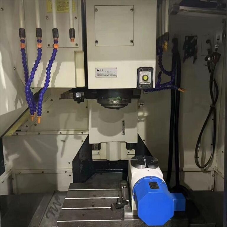 ศูนย์เครื่องจักรกลแนวตั้ง DOOSAN DNM4050