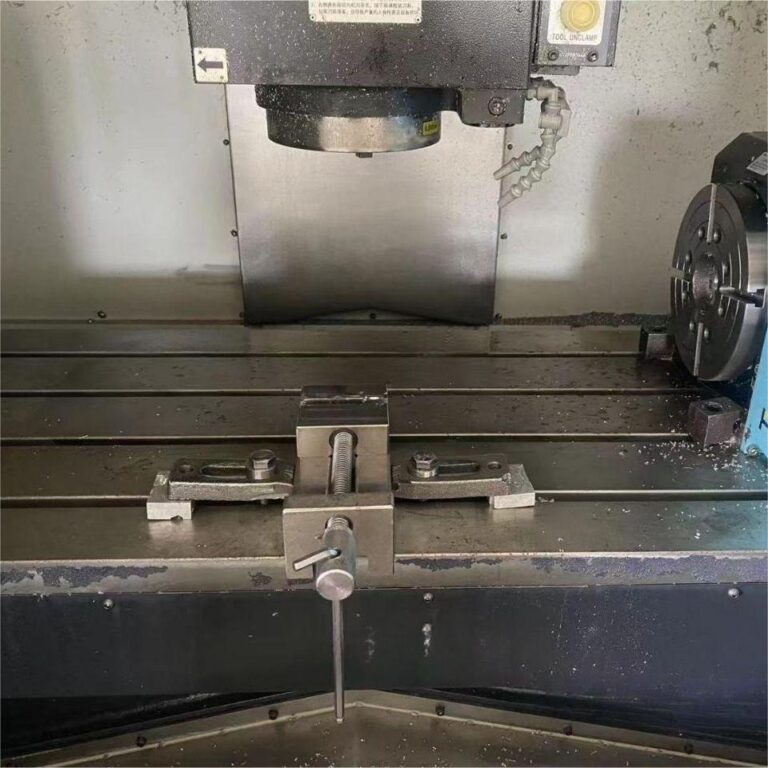 DOOSAN DNM5705 Machining Center