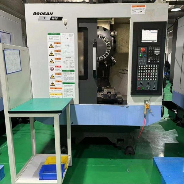 DOOSAN T4005 Drill Tap Center