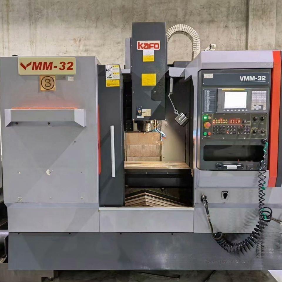 KAFO MM-32 Vertical Machining Center (3) Centre d'usinage vertical KAFO MM-32