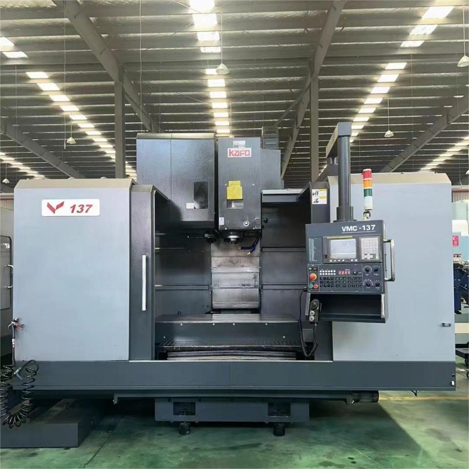 KAFO VMC-137 Machining Center (1) Centre d'usinage KAFO VMC-137