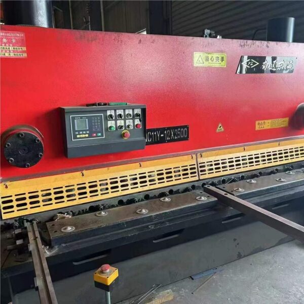 VIGERT 12X2500 Shearing Machine