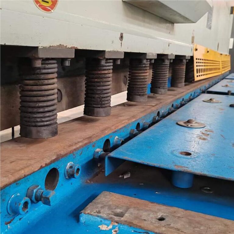 VIGERT 4X4000 E16 Shearing Machine