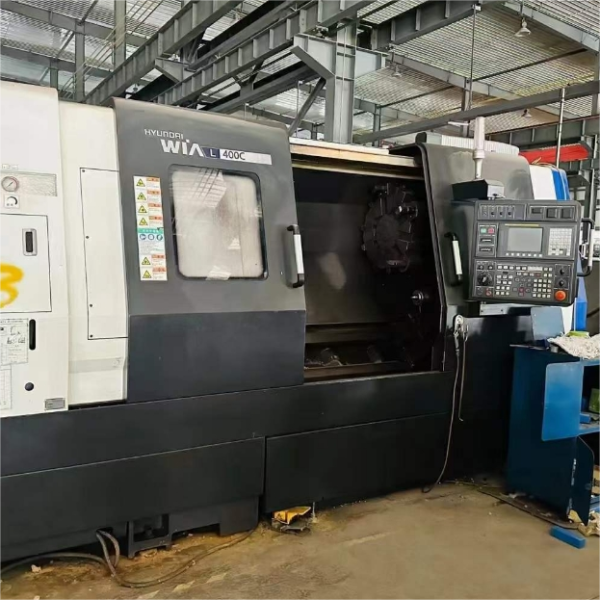 مخرطة CNC فعالة L400C