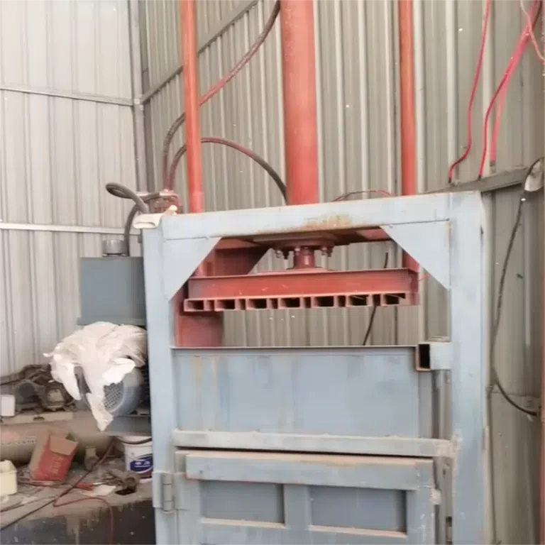30T Professional Verital Metal Chip Compactor