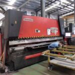 Used YANGLI 250T4000 Sheet Bending Machine