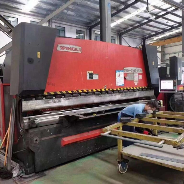 Used YANGLI 250T4000 Sheet Bending Machine