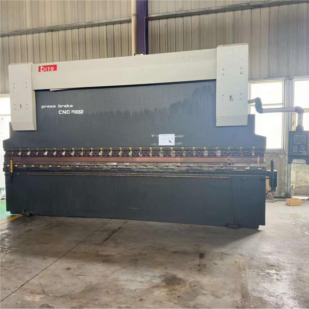 VIGERT 200T5000 z prasą krawędziową DELEM VIGERT 200T5000 z prasą krawędziową DELEM