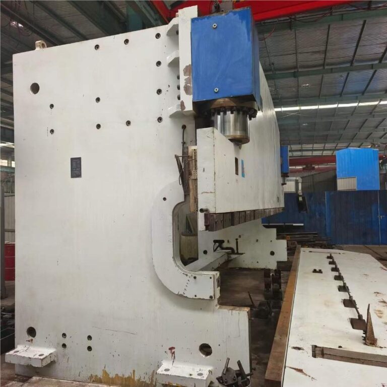 مكبس الثني YAWEI 700T8200