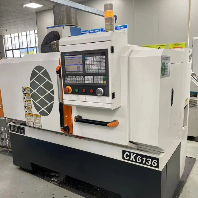 เครื่องกลึง CNC ชนิดแกน CK6136