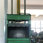 HUAHONG Vertikaler Metallspäneverdichter 30T