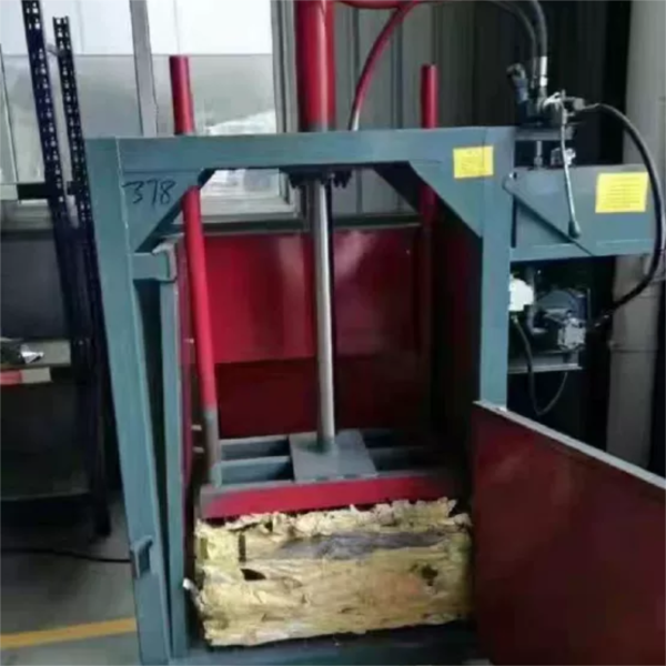 Mașină de fabricat blocuri metalice Verital de 20 de tone