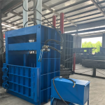 Mașină de fabricat blocuri metalice Verital de 200 tone