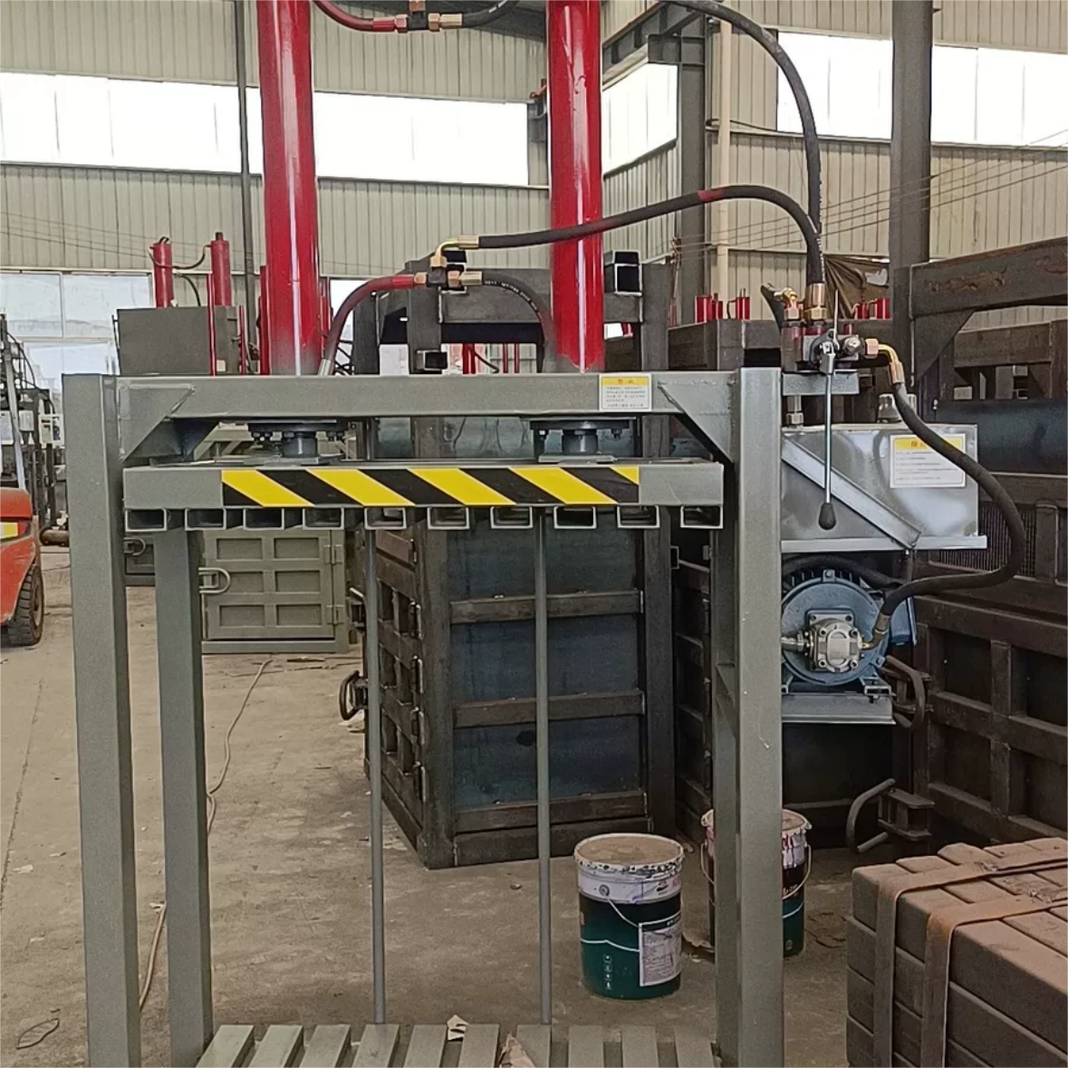 Upright Metal Briquetter Machine 60TON Upright Metal Briquetter Machine 60TON