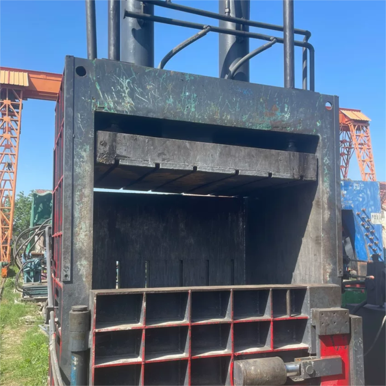 Vertical Metal Chip Compactor 300T