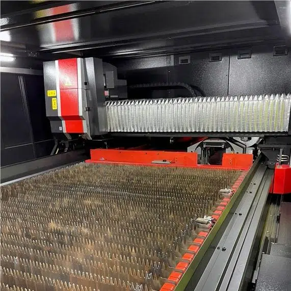 AMADA ENSIS3015 Laserschneiden