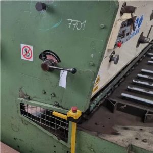 Mașină de tuns AMADA M3110