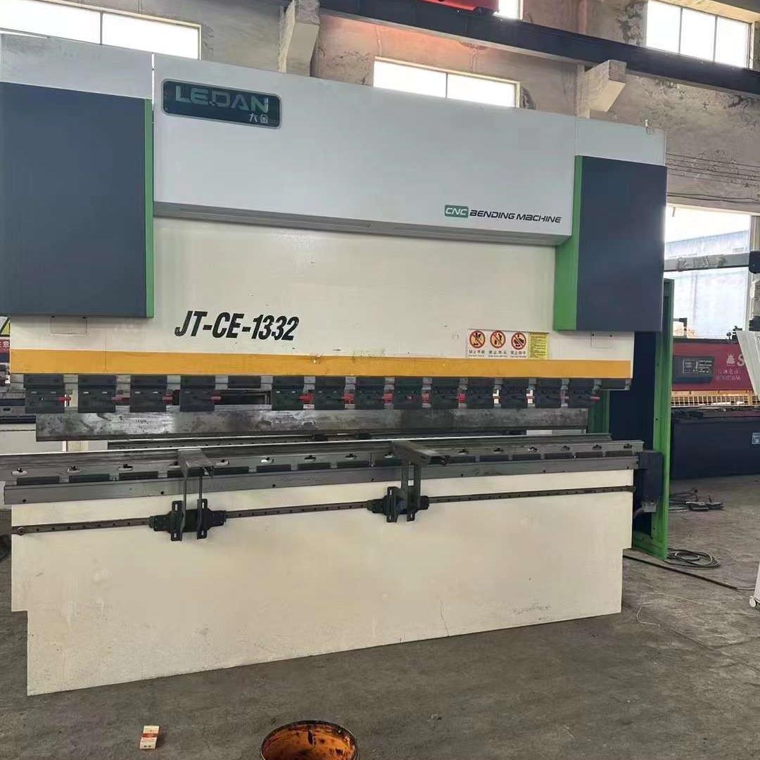 Used CNC Door Press Brake 130T3200 Used CNC Door Press Brake 130T3200