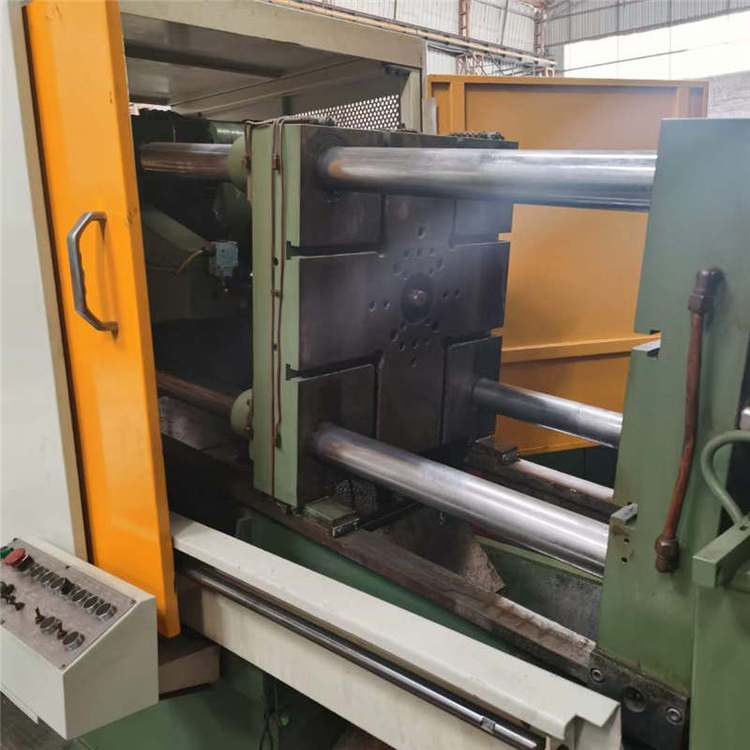 LK DCC100 Die-Cast Machine