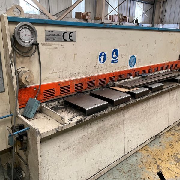 LVD HSTC 6X3100 Schermaschine
