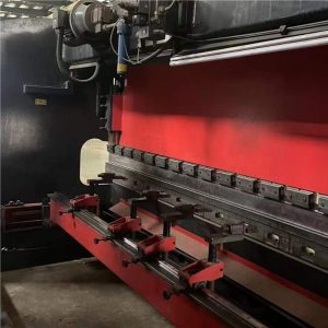 YANGLI MB8 100T Abkantpresse