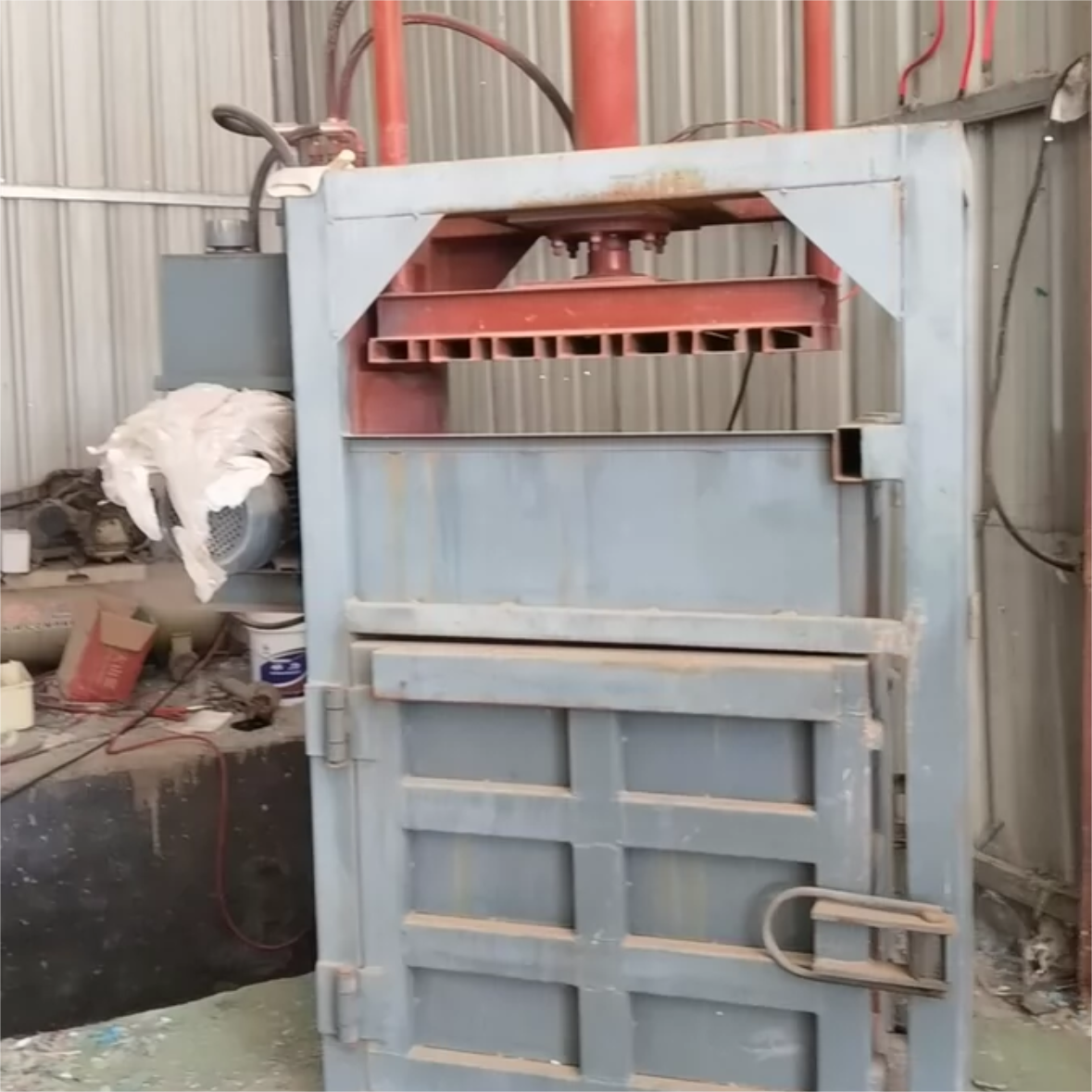 Upright Metal Briquetter Machine 50T Upright Metal Briquetter Machine 50T