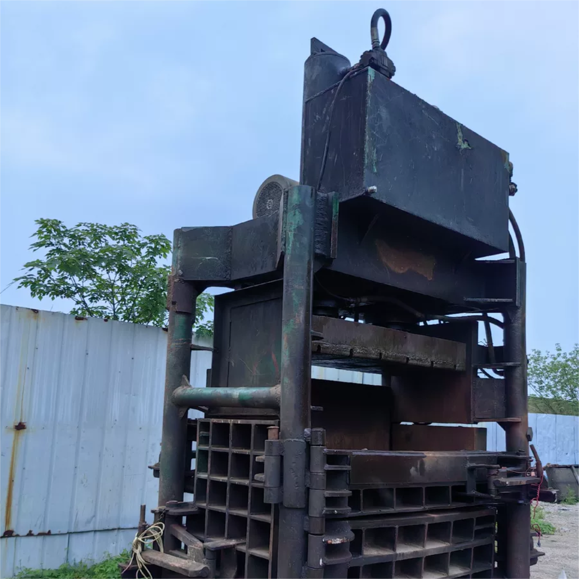 HUAHONG 200TON Briquet Recycling Machine HUAHONG 200TON Briquet Recycling Machine