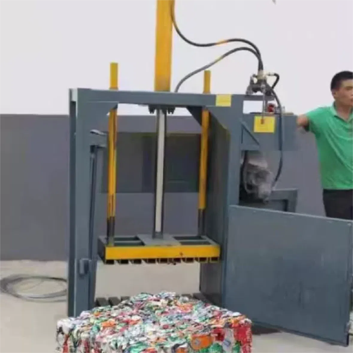 30Ton Horizontal Bar Metal Chip Compactor 30Ton Horizontal Bar Metal Chip Compactor