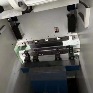 Pressa piegatrice per porte usata YAWEI PBA35