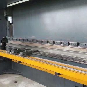 Presă pentru formarea ușilor 250T4100 folosită