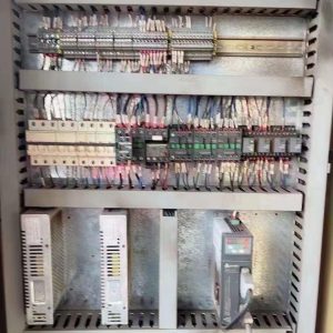 Presă pentru formarea ușilor 250T4100 folosită