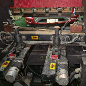 Pressa piegatrice per porte AMADA 5012 usata
