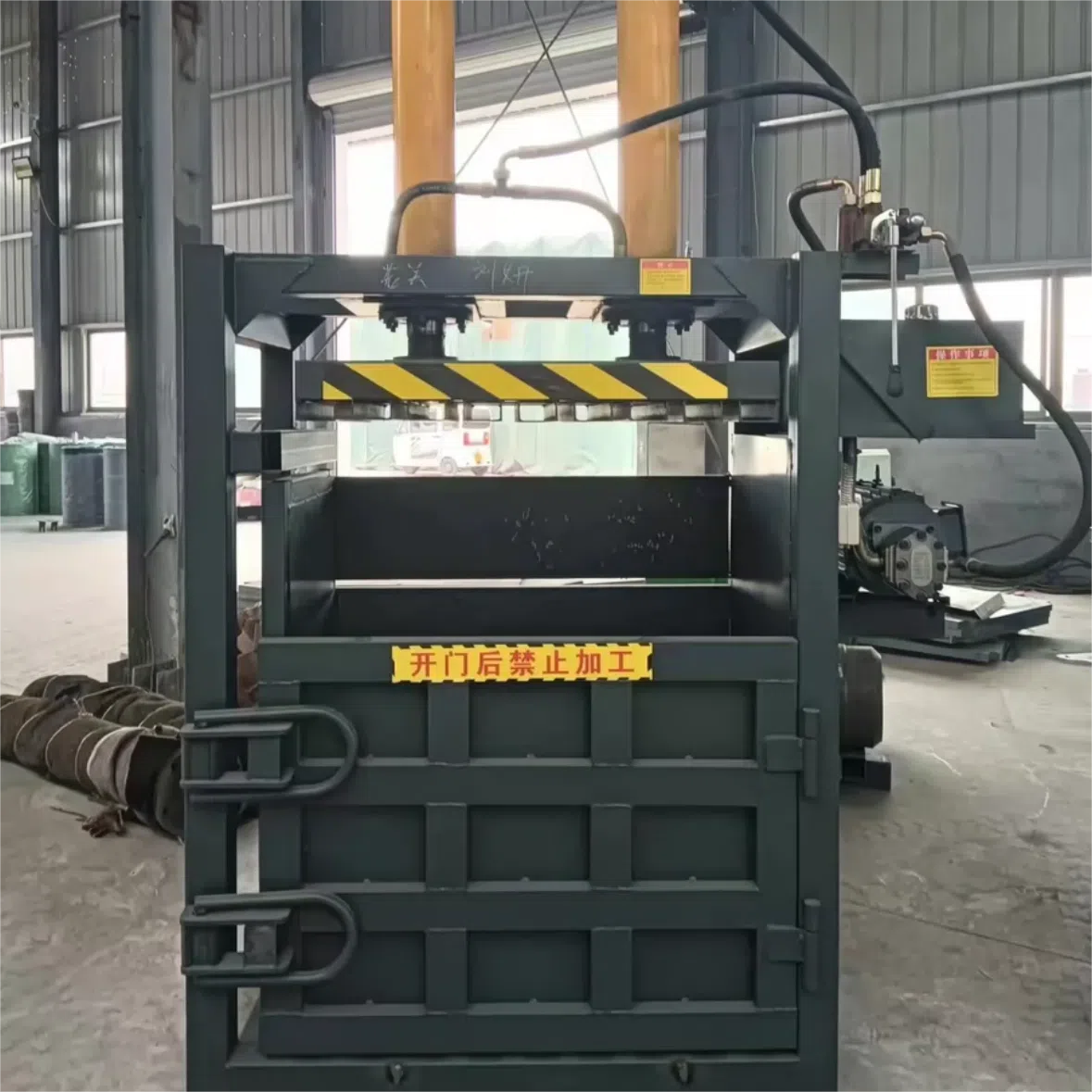 Y81-30T Vertical Square Pressing Machine Y81-30T Vertical Square Pressing Machine