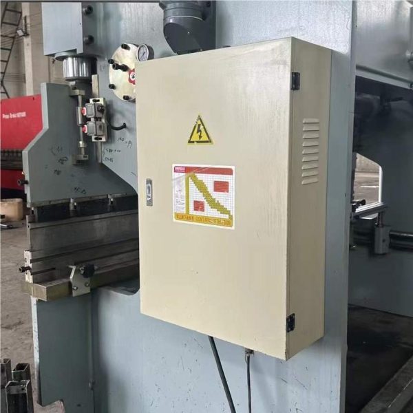 VIGERT WC67K 100T E21 Bending Machine