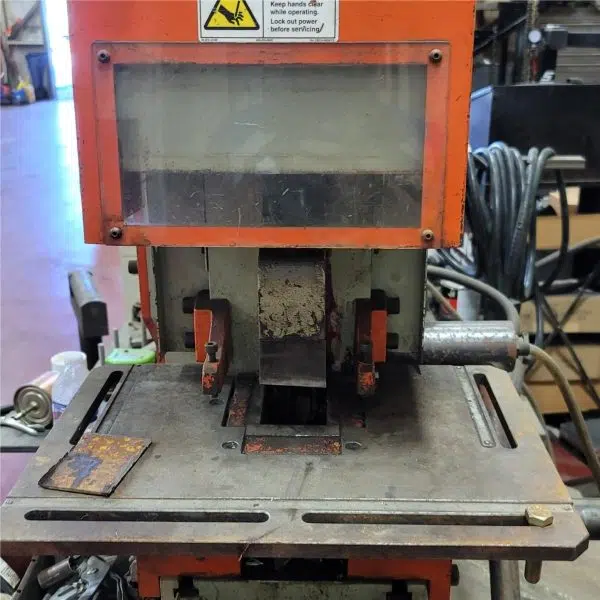 VIGERT SW132 Iron Worker