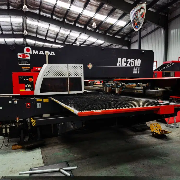 เครื่องเจาะป้อมปืน AMADA AC2510