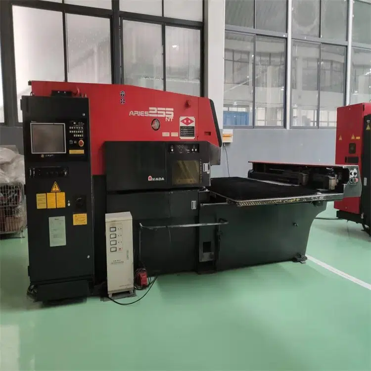 เครื่องเจาะป้อมปืน AMADA ARIES255NT