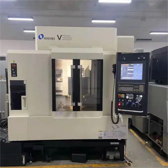 MAKINO V33 Vertical Milling Machine