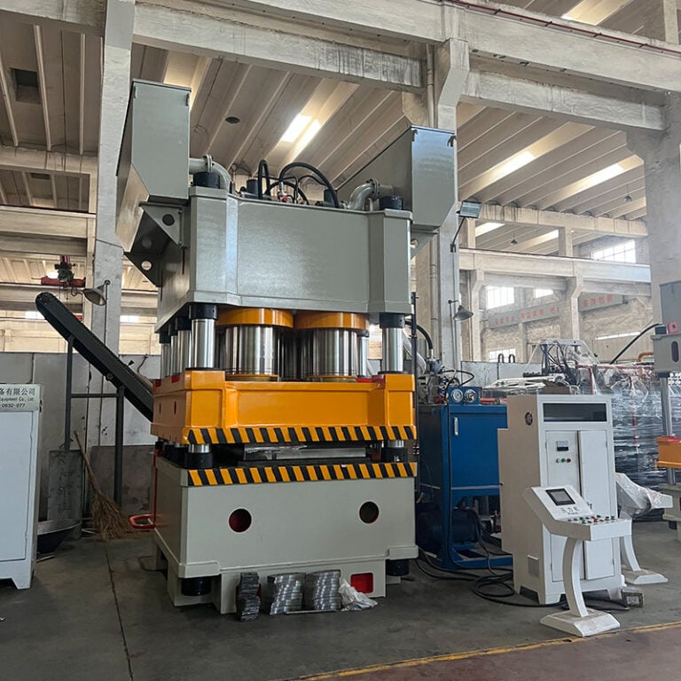 Machine de gaufrage de portes à trois poutres et huit colonnes Vigert 3600T