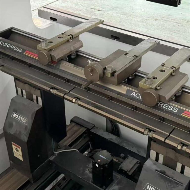 ACCURPRESS 40T1500 DELEM Press Brake